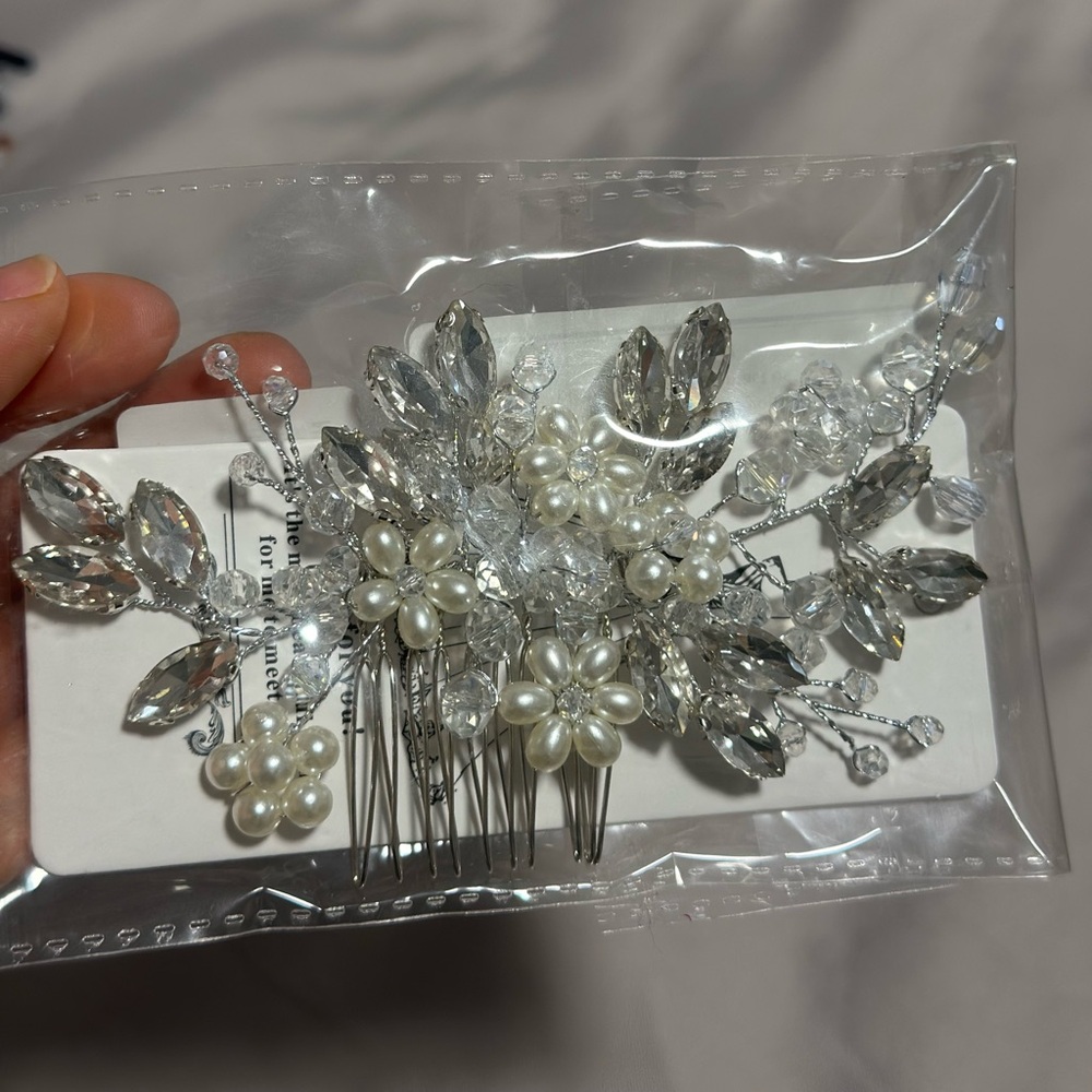 NWT pearl and crystal beads hair decor